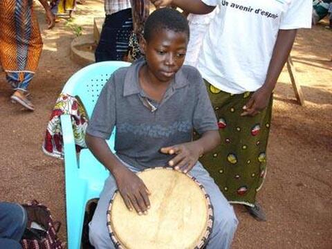 garcon_tam-tam_400x300.jpg garcon_tam-tam_400x300.jpg